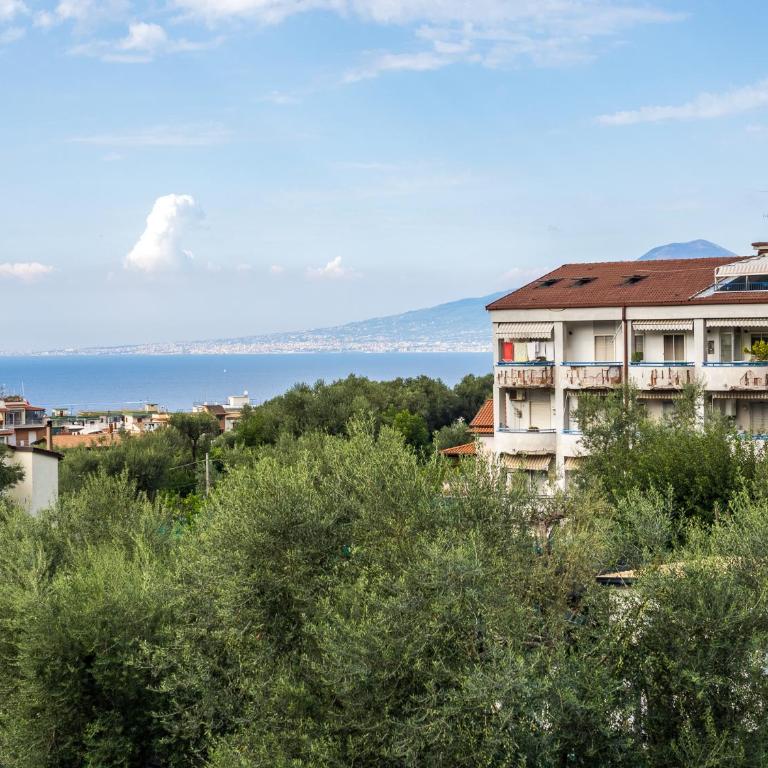 Nonno Angelo - 4 Bedrooms with Free Parking & Seaview Balcony - Three-Bedroom Apartment - 53