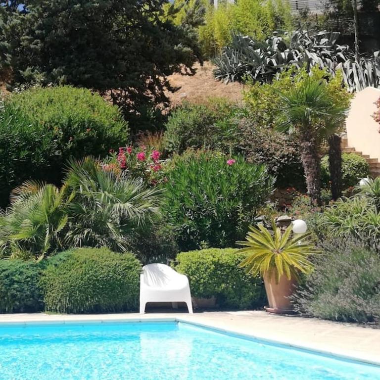 Bas de villa, vue mer, terrasse, clim, piscine - One-Bedroom Apartment - 25