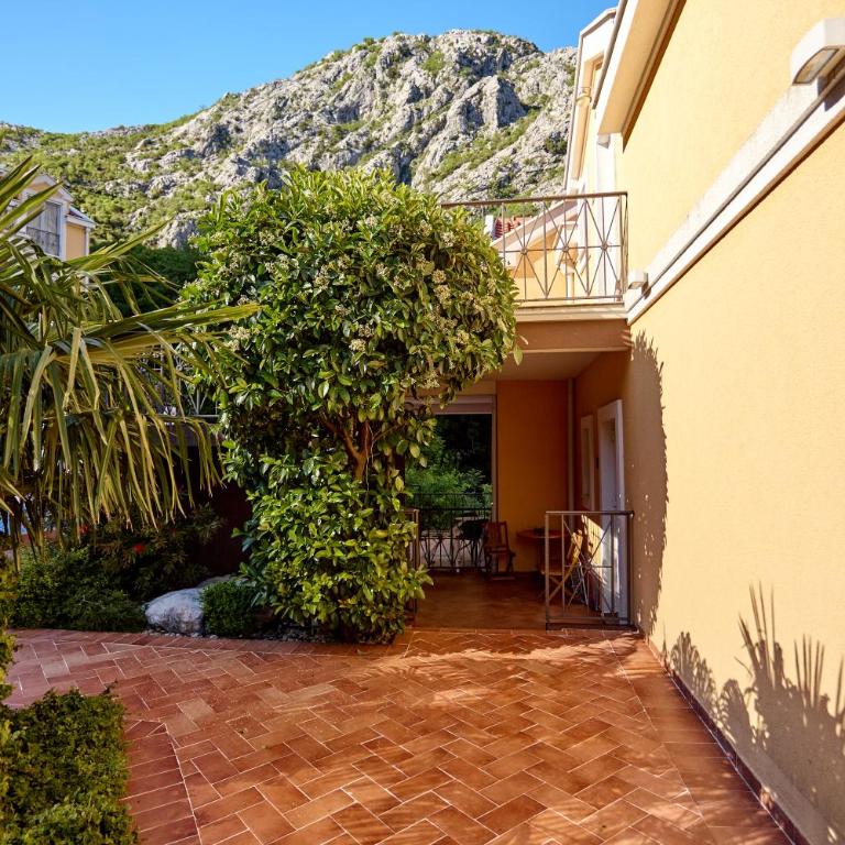 GН Apartmani with Mountains view - Two-Bedroom Apartment - 23