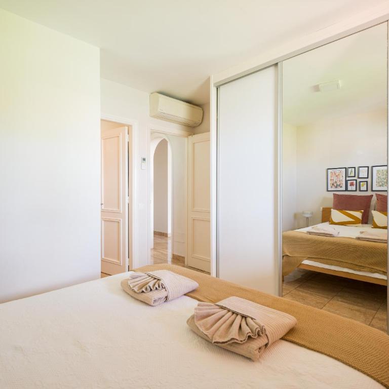 Banana House in Top Location by CanaryScape - Three-Bedroom House - 20