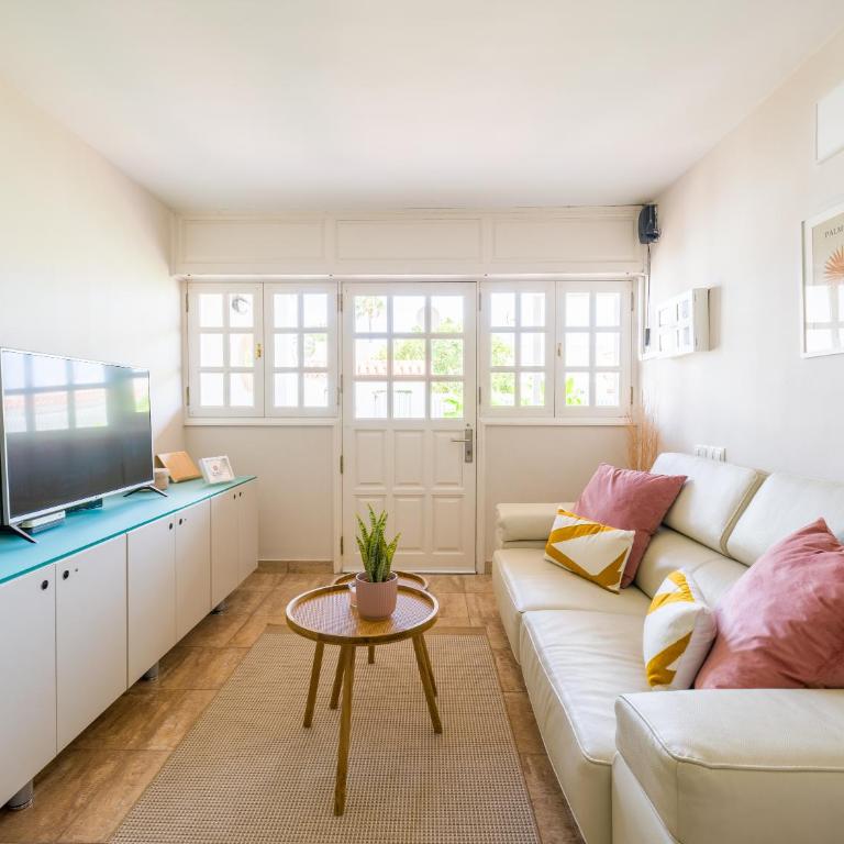 Banana House in Top Location by CanaryScape - Three-Bedroom House - 9