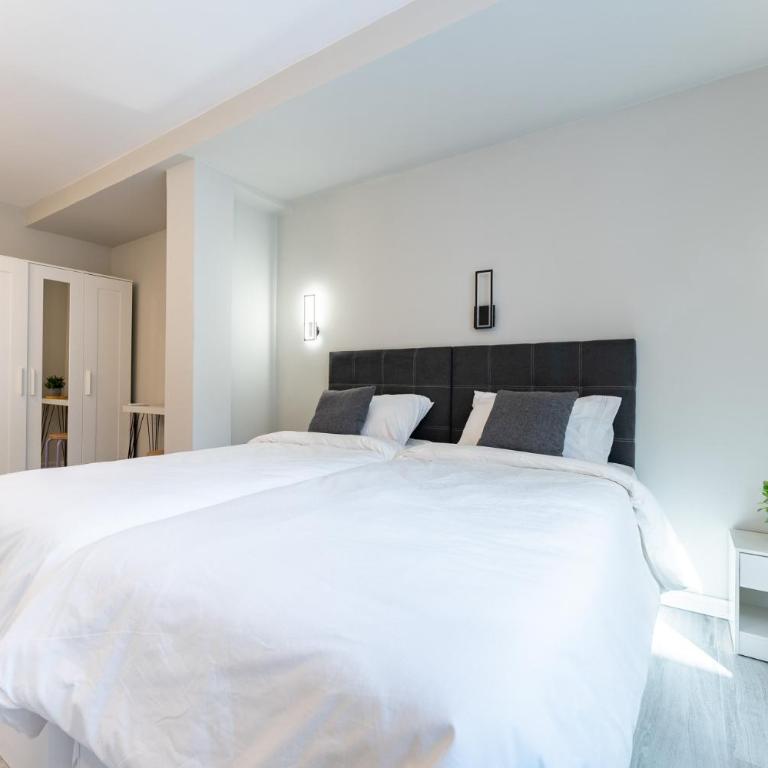 MalagaSuite Golden Views Fuengirola - Three-Bedroom Apartment with Sea View - 19