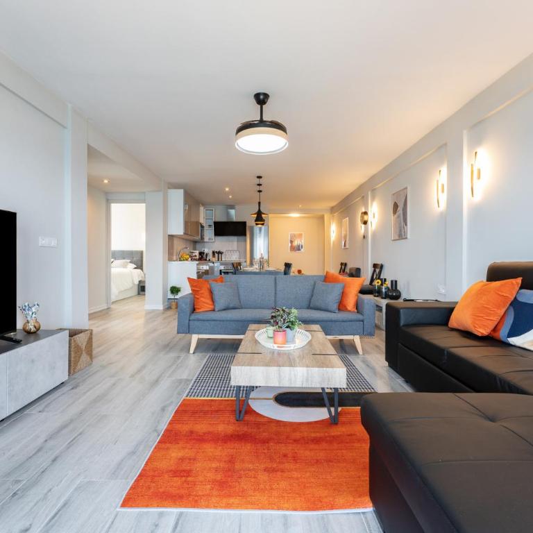 MalagaSuite Golden Views Fuengirola - Three-Bedroom Apartment with Sea View - 3
