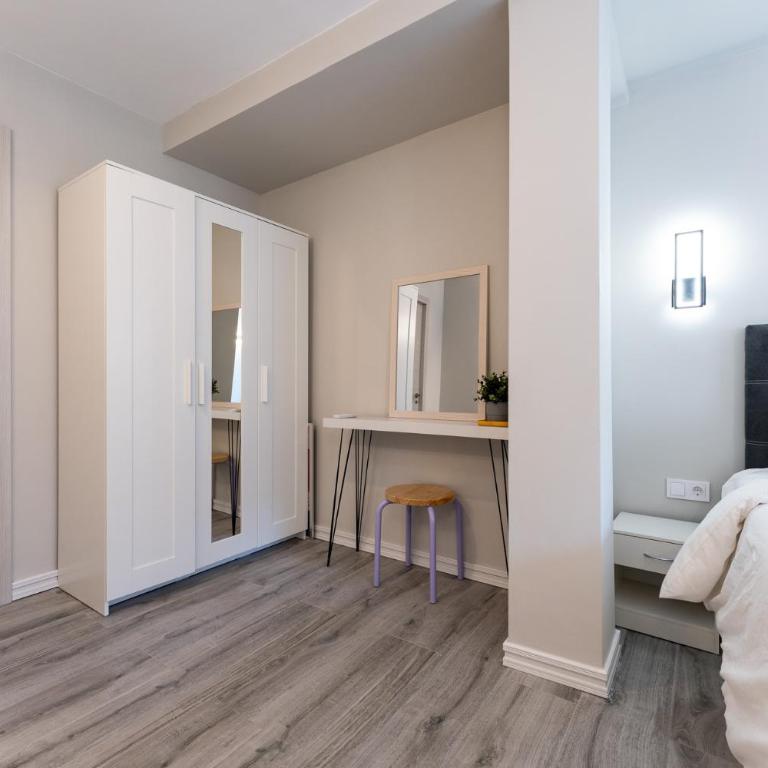 MalagaSuite Golden Views Fuengirola - Three-Bedroom Apartment with Sea View - 24