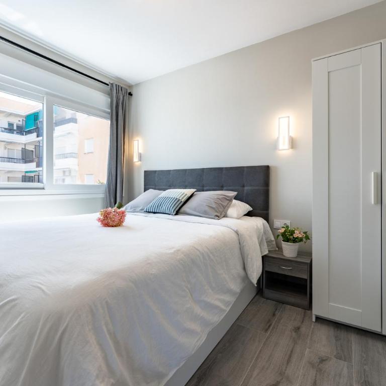 MalagaSuite Golden Views Fuengirola - Three-Bedroom Apartment with Sea View - 25