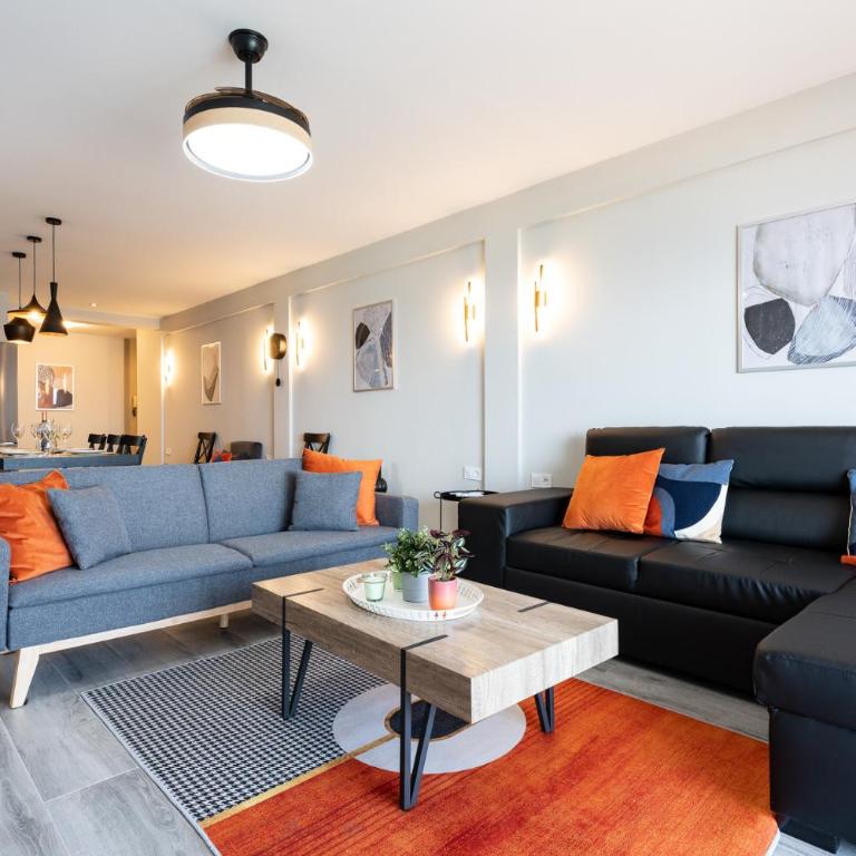 MalagaSuite Golden Views Fuengirola - Three-Bedroom Apartment with Sea View - 9