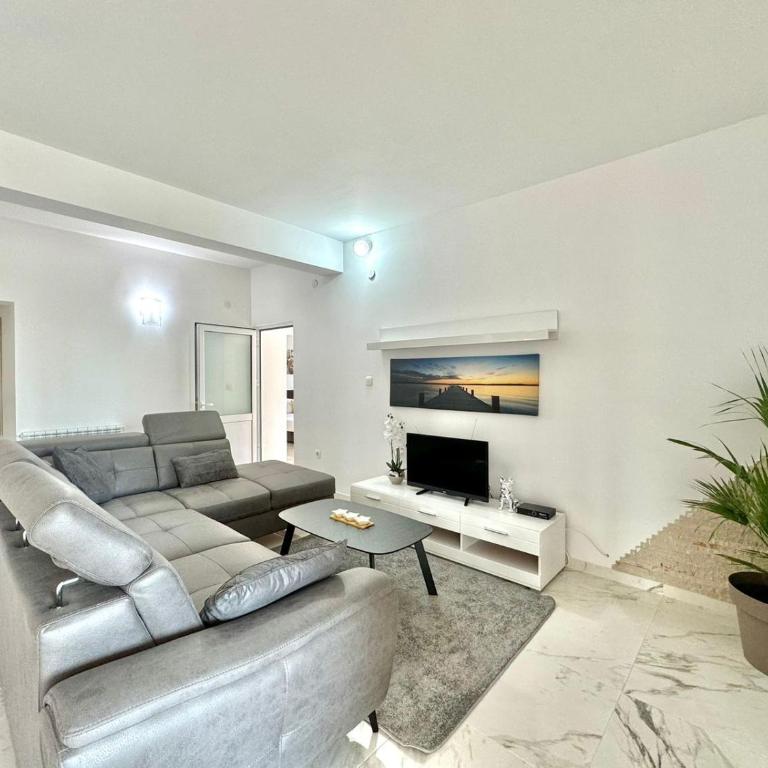 STARS RESIDENCE - Three-Bedroom Apartment - 1