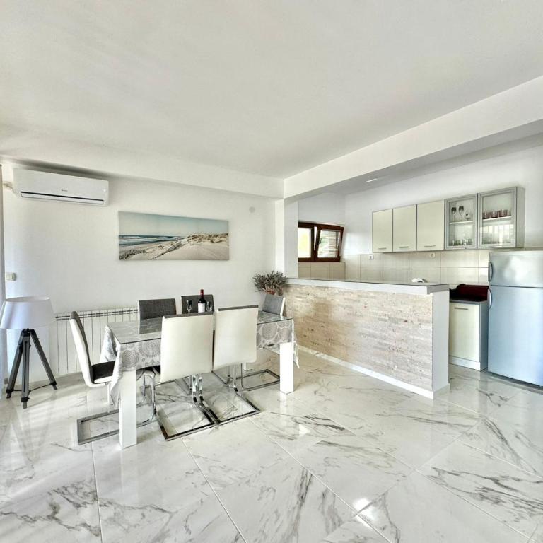 STARS RESIDENCE - Three-Bedroom Apartment - 16