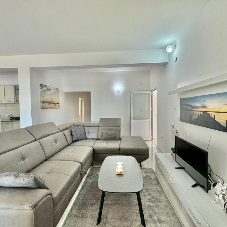 STARS RESIDENCE - Three-Bedroom Apartment - 8