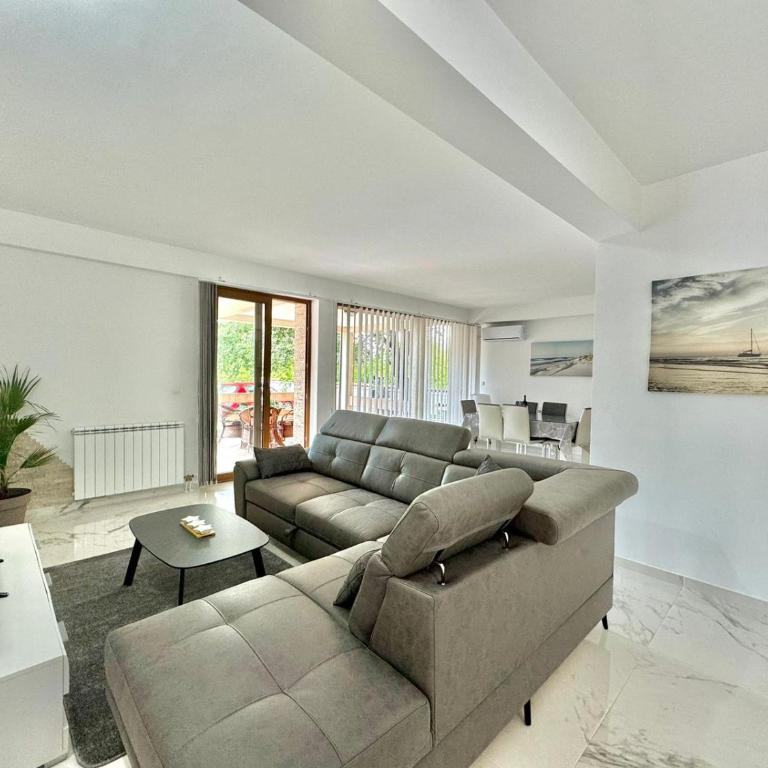 STARS RESIDENCE - Three-Bedroom Apartment - 2