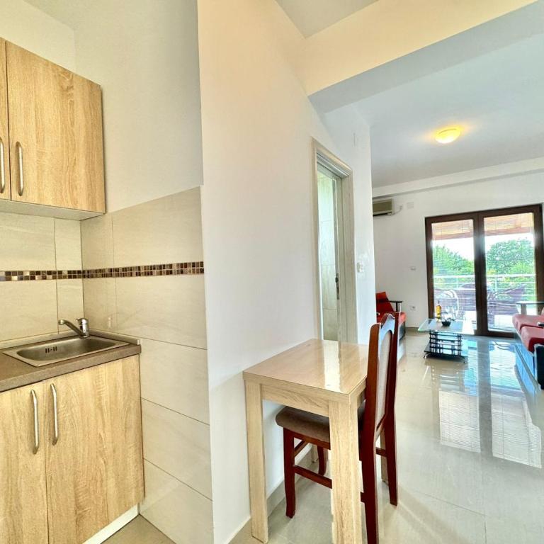 STARS RESIDENCE - Apartment with Garden View - 4