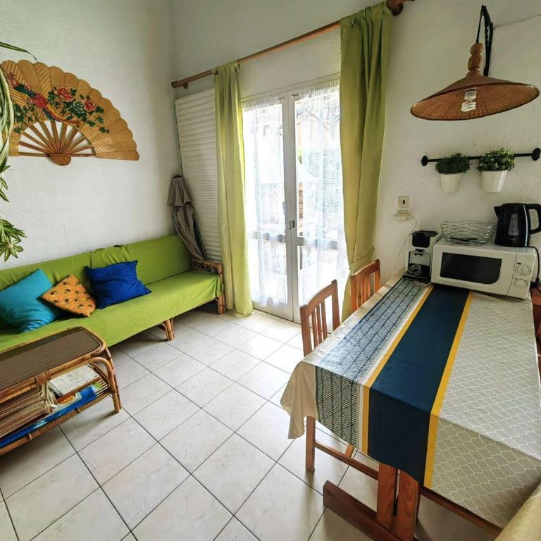 Villa mitoyenne calme avec piscine et parking, proche plage pour 6 personnes - FR-1-607-28 - Villa - 1