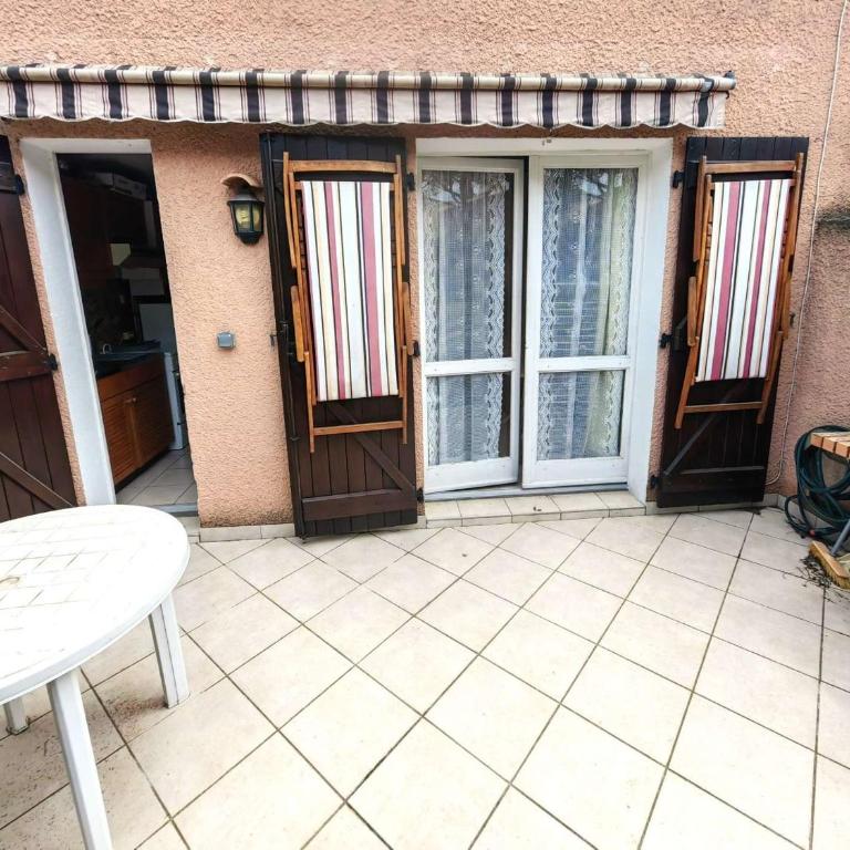 Villa mitoyenne calme avec piscine et parking, proche plage pour 6 personnes - FR-1-607-28 - Villa - 20