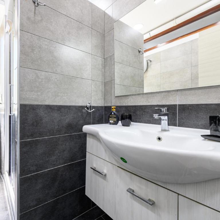 Via Nuova Marina 121 - Appartamento 1 - Appartamento - 25