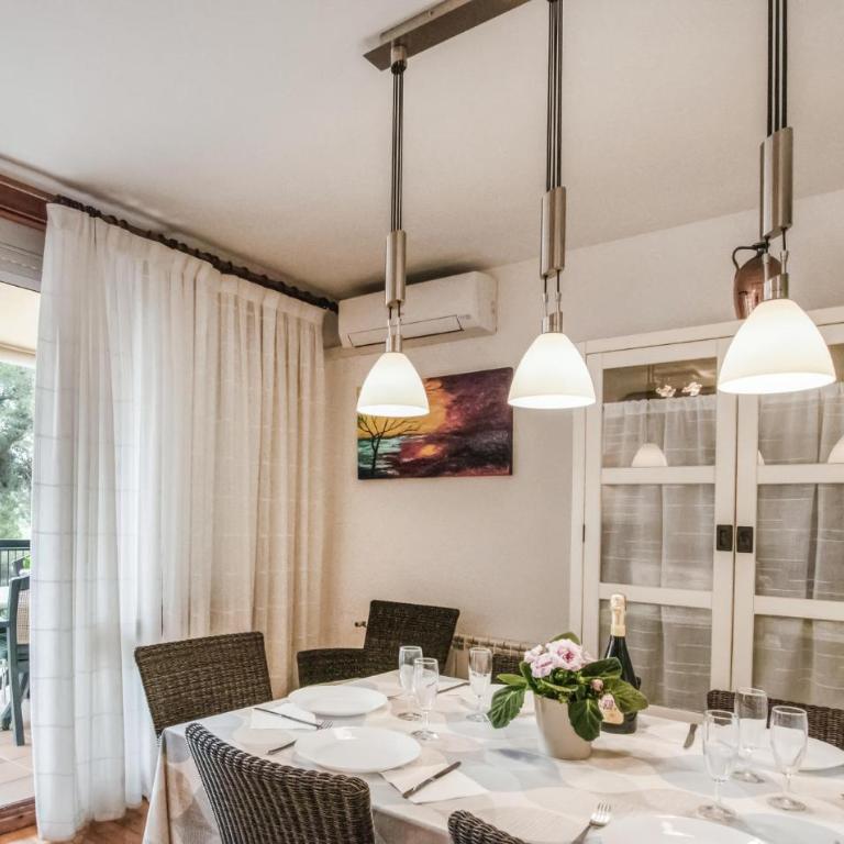 Nice Apartment In Sant Feliu De Guíxols With Wifi - Apartamento de 3 dormitorios - 4