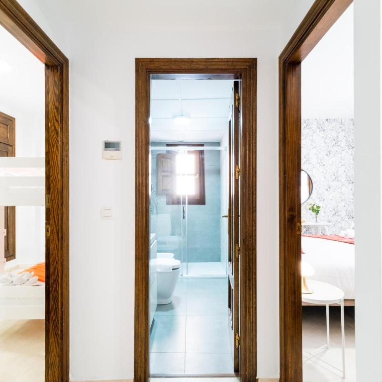 Wekey Homes Granada, El encanto de Navas Centro - Two-Bedroom Apartment - 52