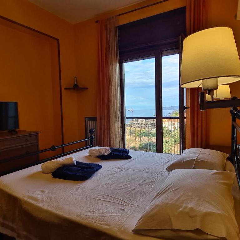 Vacanze Bellavista Tropea Apartment or Suites - Deluxe Double Room with Sea View - 1
