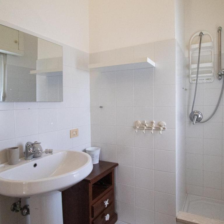 La Casa di Anita - Two-Bedroom House - 16