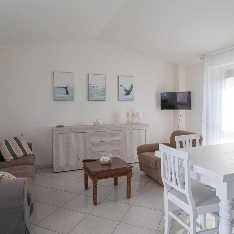 La Casa di Anita - Two-Bedroom House - 8