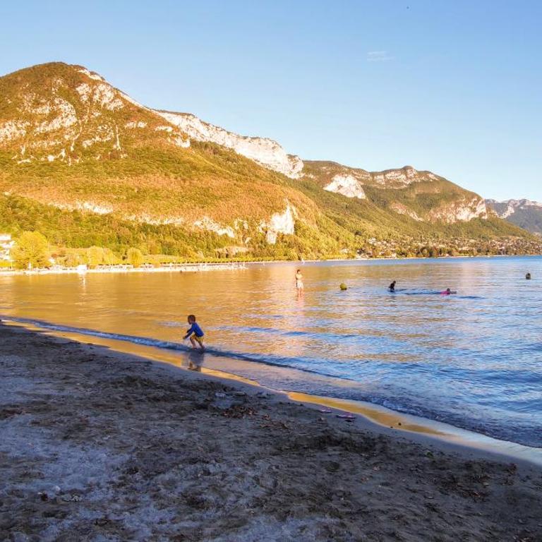 Lac Plage et Ville 95 m2 a 100m du lac, 3 chambres, parking - Three-Bedroom Apartment - 46