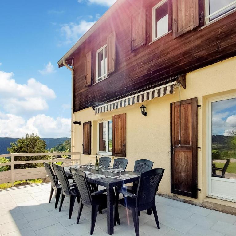Awesome Home In Gérardmer With Wifi - Maison de Vacances 4 Chambres - 1