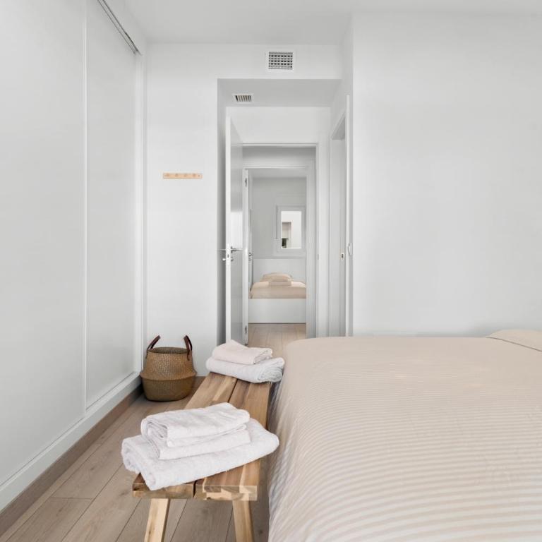 Beautiful 2-bedroom apartment near center and beach - Two-Bedroom Apartment - 19