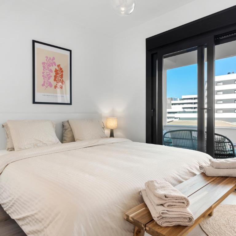Beautiful 2-bedroom apartment near center and beach - Two-Bedroom Apartment - 4