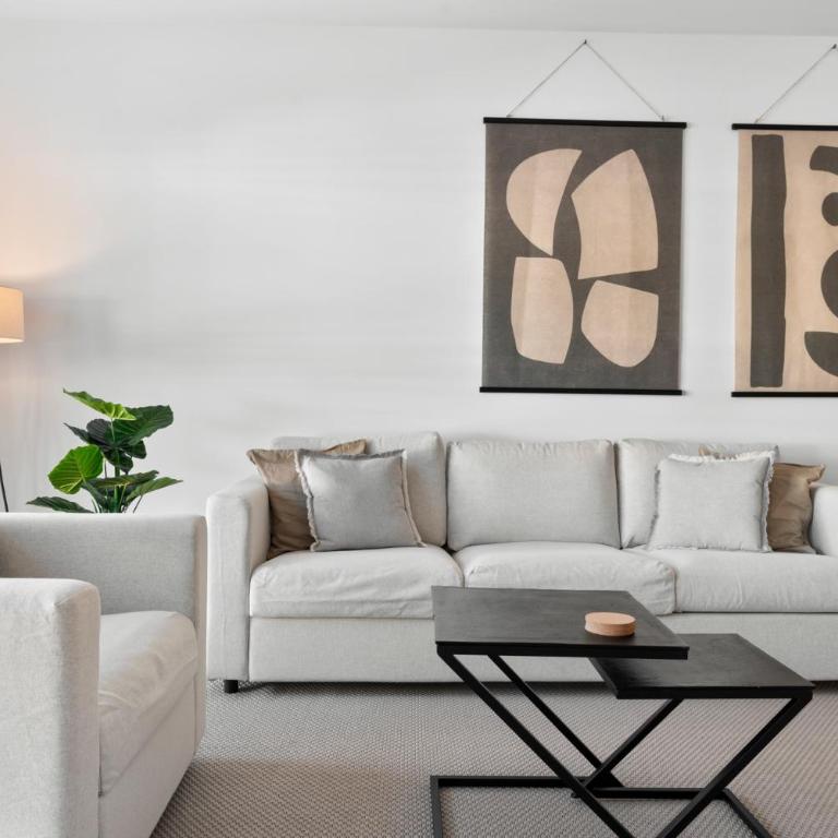 Beautiful 2-bedroom apartment near center and beach - Two-Bedroom Apartment - 11