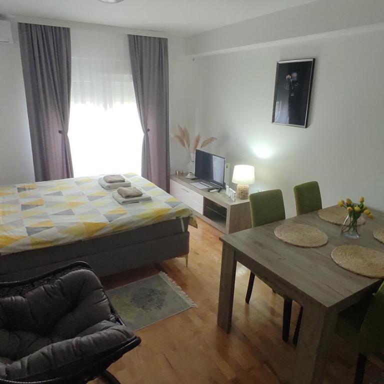 Studio 13 - One-Bedroom Apartment - 18