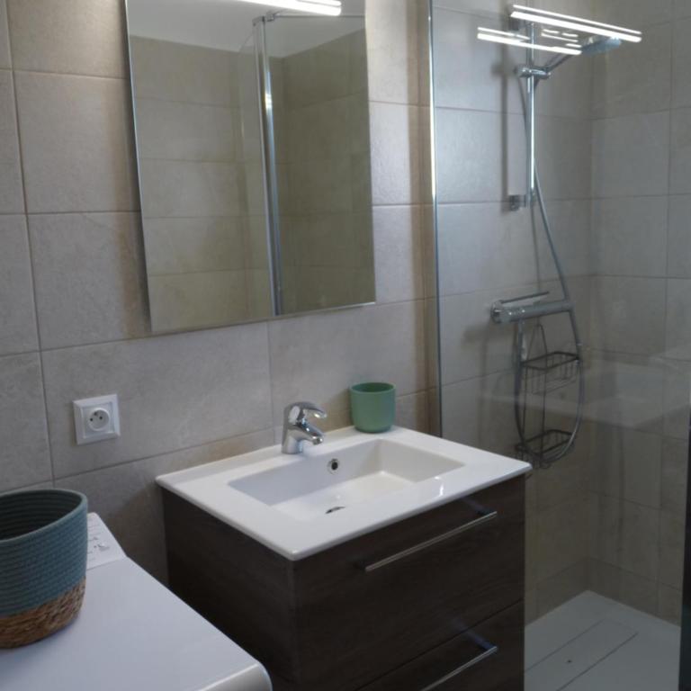Appartement indépendant dans villa, entre Fréjus et St Raphaël - Apartment with View and Balcony - 13