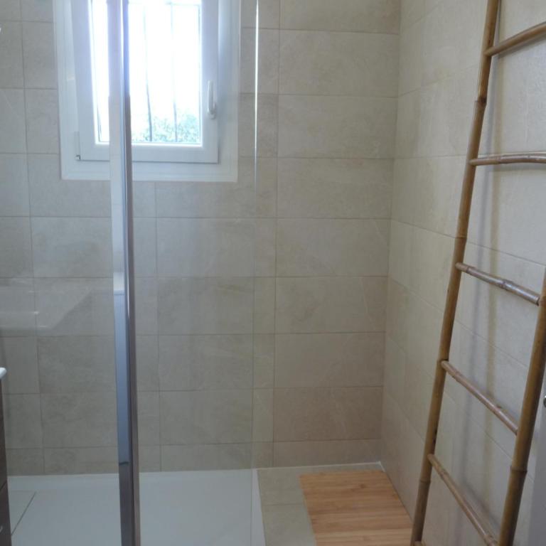 Appartement indépendant dans villa, entre Fréjus et St Raphaël - Apartment with View and Balcony - 14