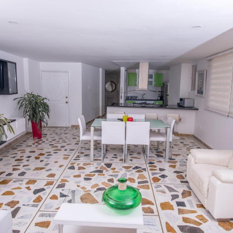 Excelentes Apartamentos Frente Al Mar - Three-Bedroom Apartment with Sea View - 12