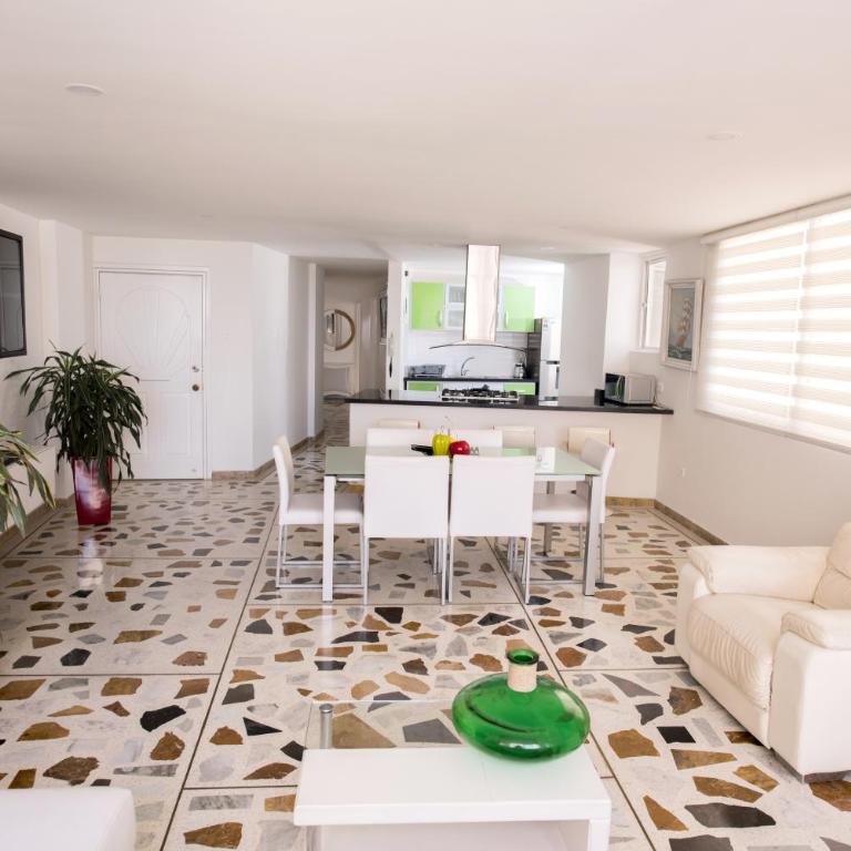 Excelentes Apartamentos Frente Al Mar - Three-Bedroom Apartment with Sea View - 14