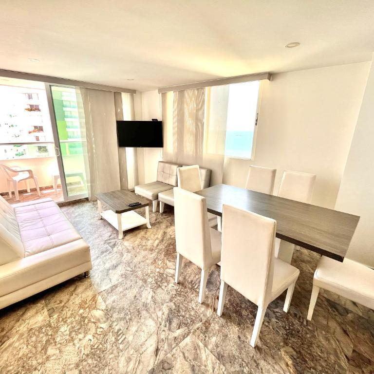 Excelentes Apartamentos Frente Al Mar - Two-Bedroom Apartment with Balcony and Sea View - 1