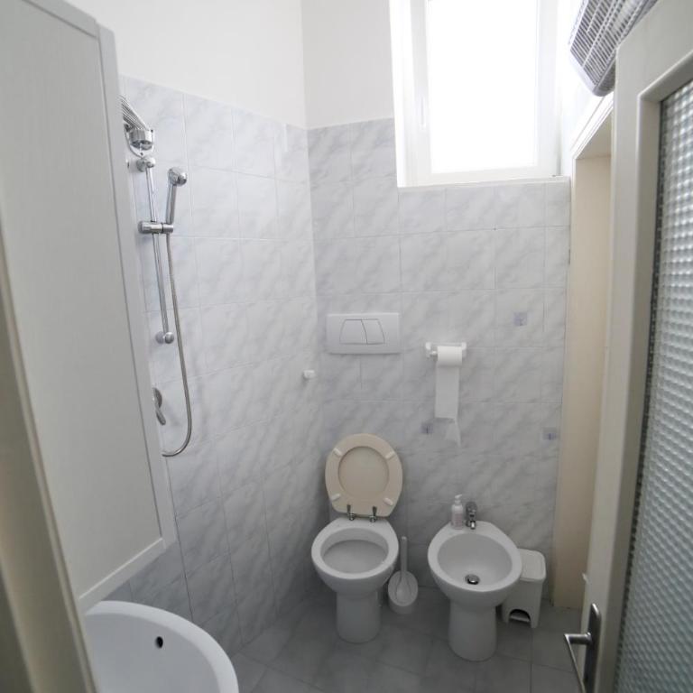 Casa Vacanza LA ROSA - Appartamento con 2 Camere da Letto - 77
