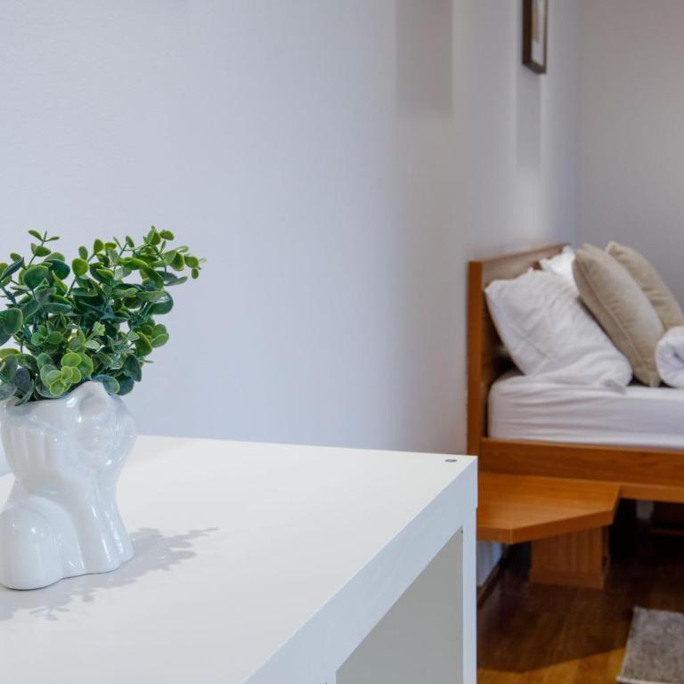 Special 2009 - One-Bedroom Apartment - 5