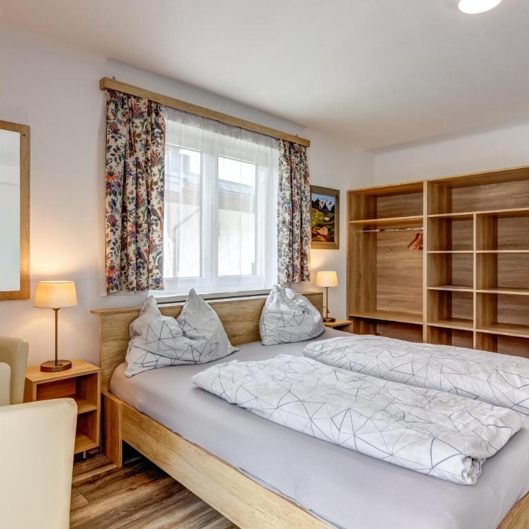 Ludwighaus - Dreibettzimmer mit Bergblick - 1