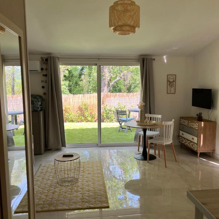 Studio vue montagne avec jardin et parking privé - Appartement 1 Chambre - 1