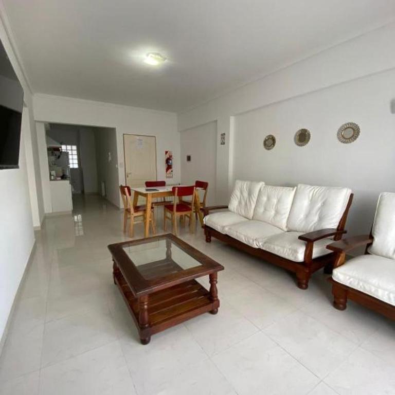 DEPARTAMENTO Amplio en pleno centro - Apartamento de 2 dormitorios - 1