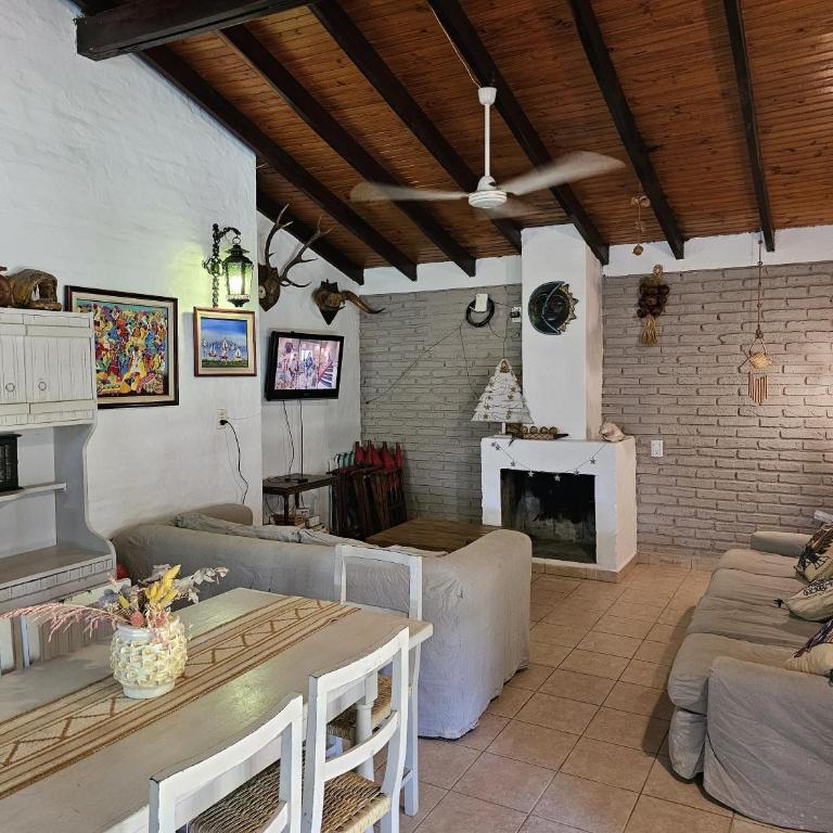 El Refugio de Oli - Three-Bedroom House - 12