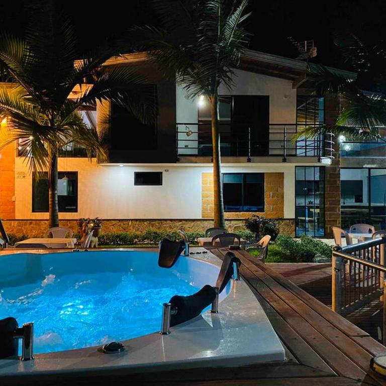 Lux Guatape Lakeside Retreat Cabin Jacuzzi - Villa - 9