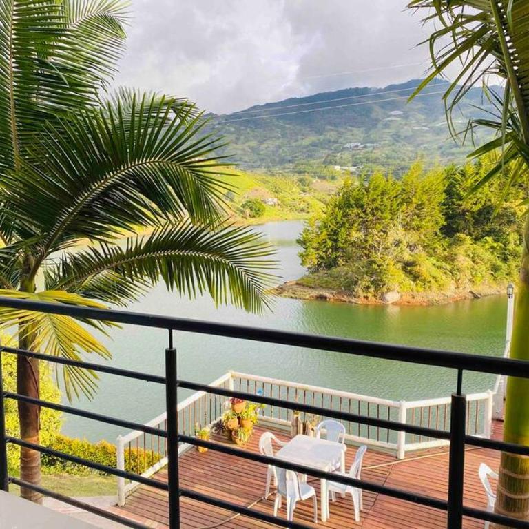 Lux Guatape Lakeside Retreat Cabin Jacuzzi - Villa - 27