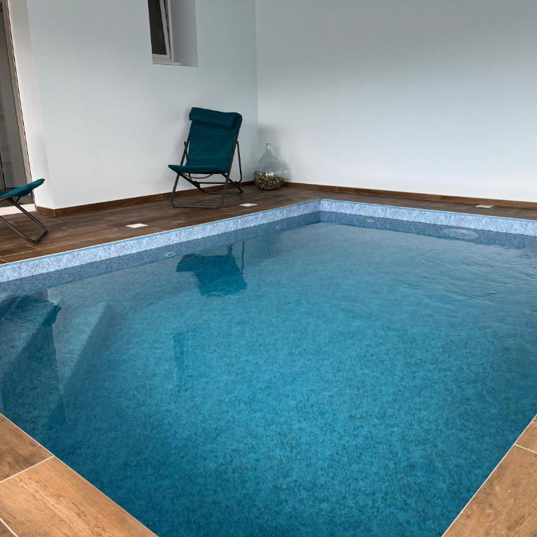 Maison avec piscine intérieure privée, buses de spa, jardin clos et parking - Villa 1 Chambre - 1