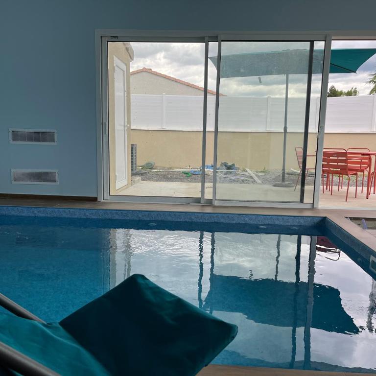Maison avec piscine intérieure privée, buses de spa, jardin clos et parking - Villa 1 Chambre - 3