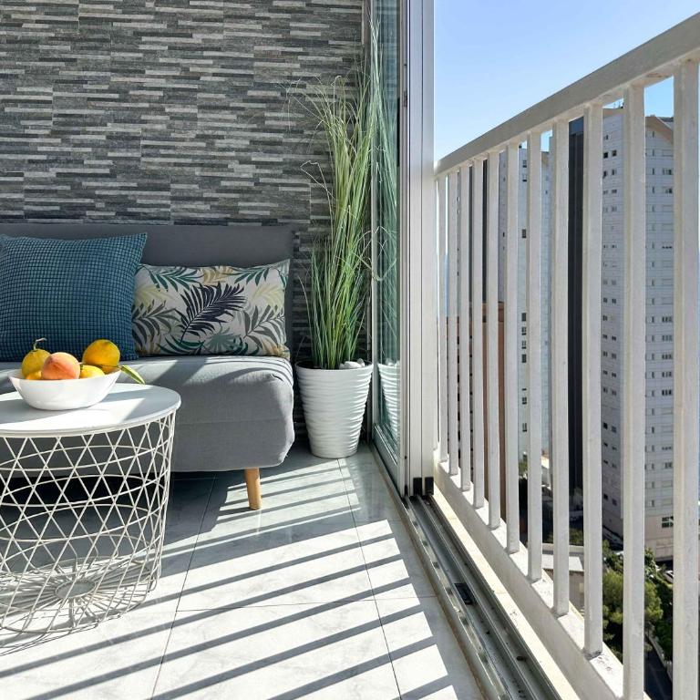 BALCÓN AL MEDITERRÁNEO Y SKYLINE DE BENIDORM - Apartamento de 1 dormitorio - 40