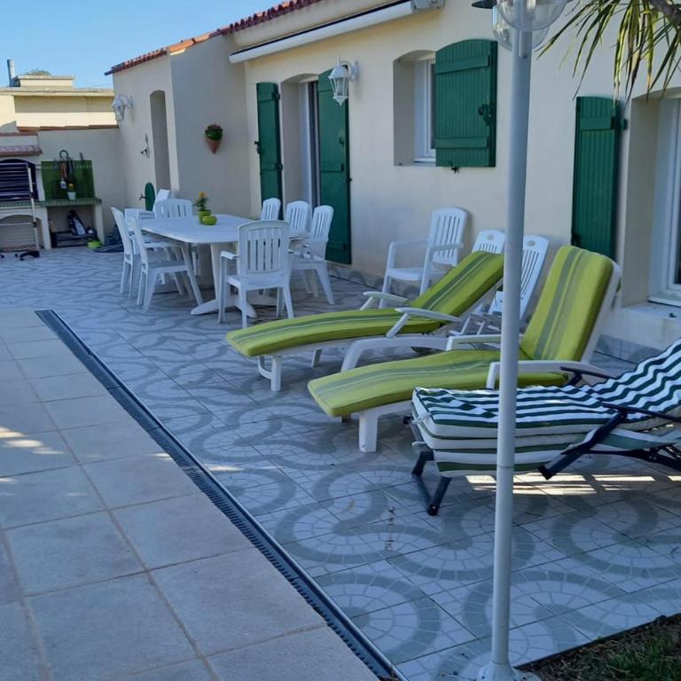 Maison avec Piscine Chauffée, Proche Plage, 3 Chambres, Jardin Clôturé, Wifi Inclus à St Hilaire de Riez - FR-1-652-44 - Maison de Vacances - 5