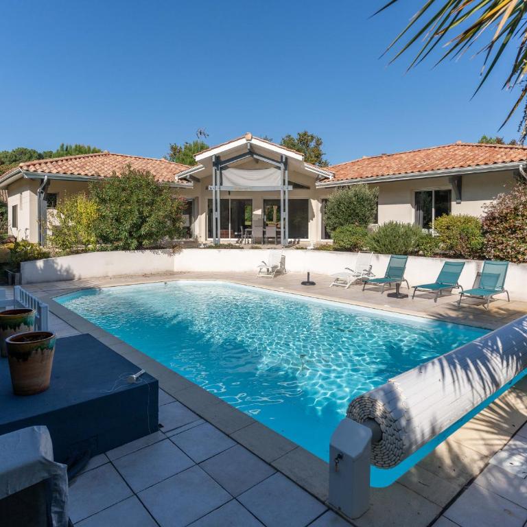 Villa familiale avec piscine chauffée, clim, 4 chambres, proche golf et plages - FR-1-319-565 - Villa - 3