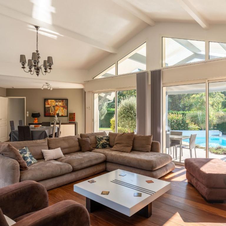 Villa familiale avec piscine chauffée, clim, 4 chambres, proche golf et plages - FR-1-319-565 - Villa - 5