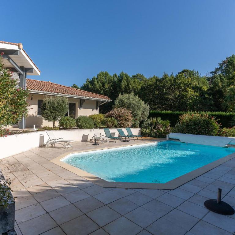 Villa familiale avec piscine chauffée, clim, 4 chambres, proche golf et plages - FR-1-319-565 - Villa - 6