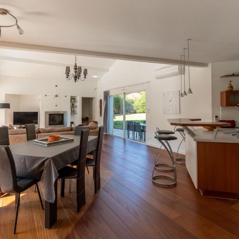 Villa familiale avec piscine chauffée, clim, 4 chambres, proche golf et plages - FR-1-319-565 - Villa - 8